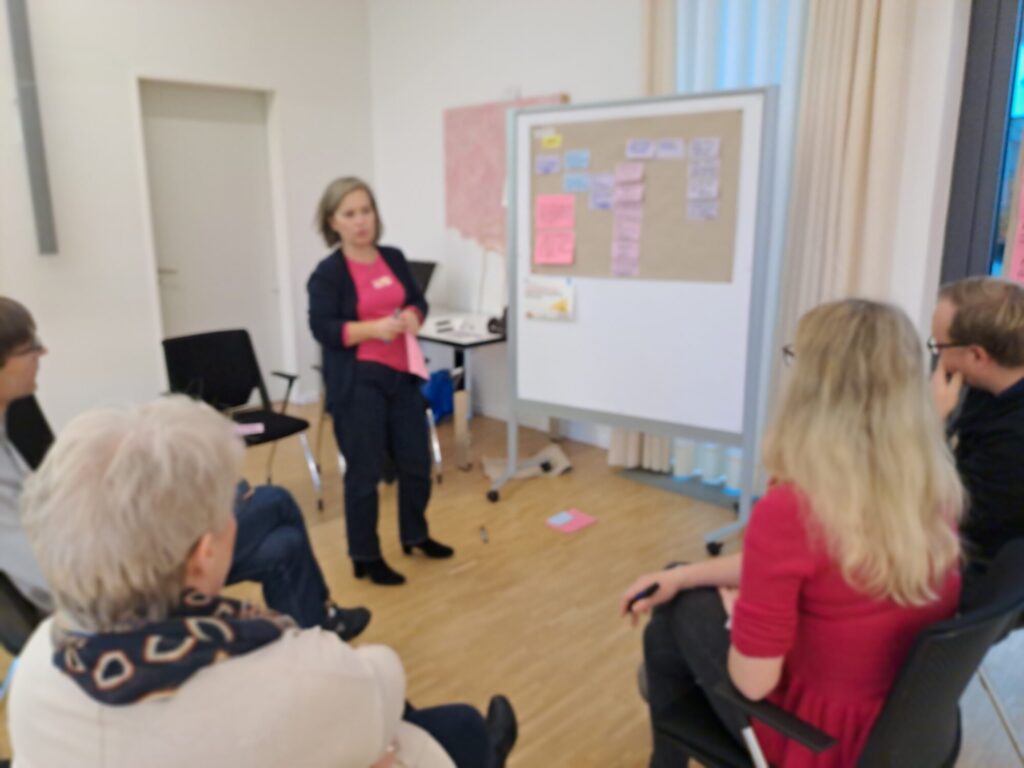 Teilnehmende bei Diskussion der Ergebnisse